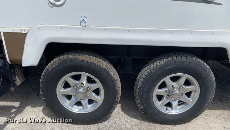 image for item JN9278 2005 Coachmen Chaparral  camper