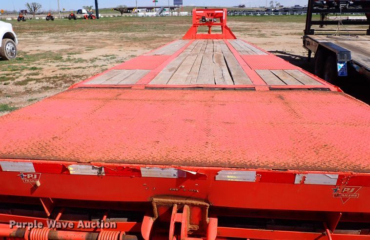 image for item JO9549 2020 PJ Trailers L3362  equipment trailer