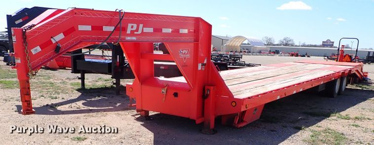 image for item JO9549 2020 PJ Trailers L3362  equipment trailer