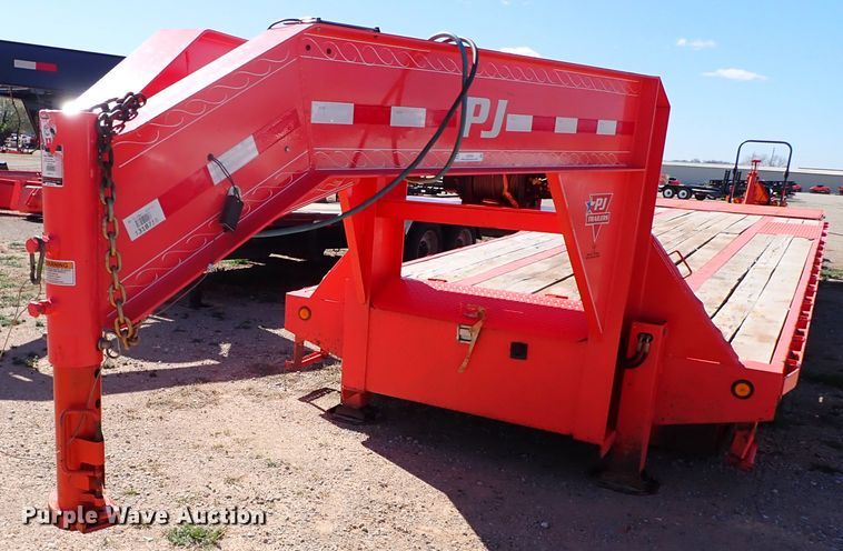 image for item JO9549 2020 PJ Trailers L3362  equipment trailer