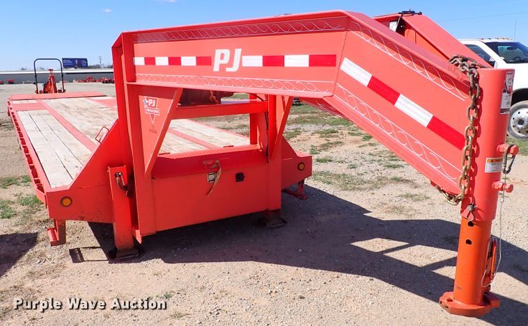 image for item JO9549 2020 PJ Trailers L3362  equipment trailer