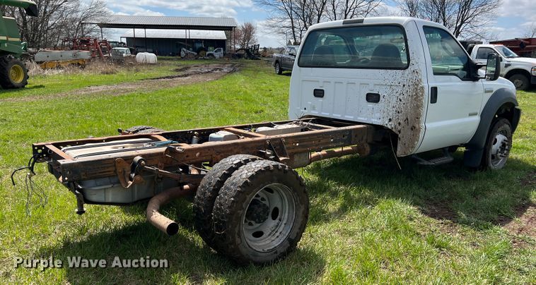 image for item JQ9044 2005 Ford F450 Super Duty  truck cab and chassis