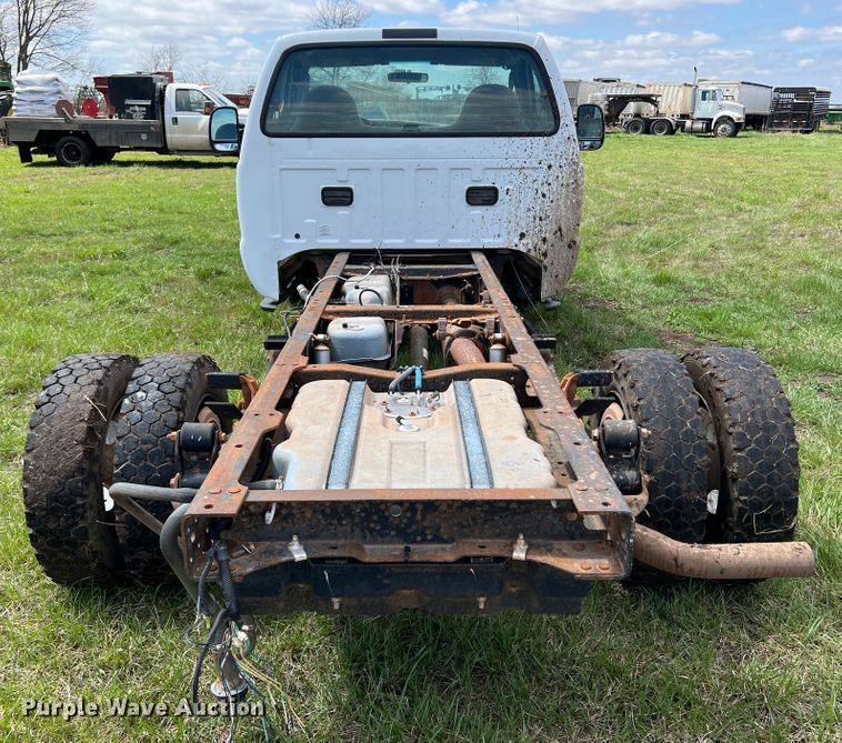 image for item JQ9044 2005 Ford F450 Super Duty  truck cab and chassis