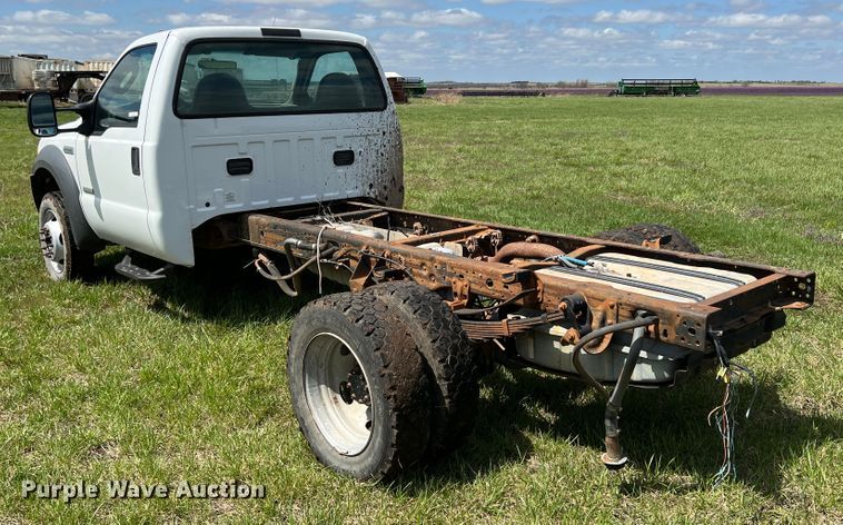 image for item JQ9044 2005 Ford F450 Super Duty  truck cab and chassis