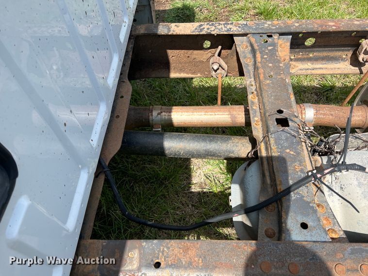 image for item JQ9044 2005 Ford F450 Super Duty  truck cab and chassis