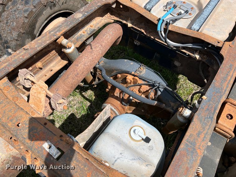 image for item JQ9044 2005 Ford F450 Super Duty  truck cab and chassis