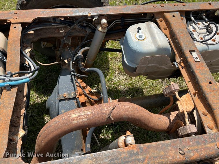 image for item JQ9044 2005 Ford F450 Super Duty  truck cab and chassis