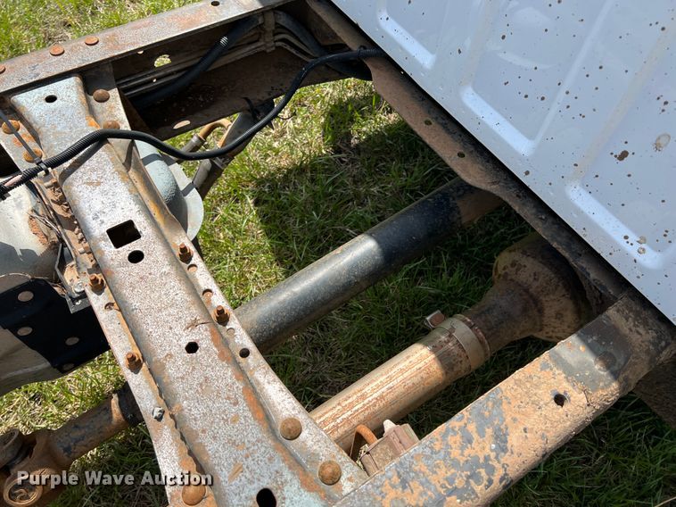 image for item JQ9044 2005 Ford F450 Super Duty  truck cab and chassis