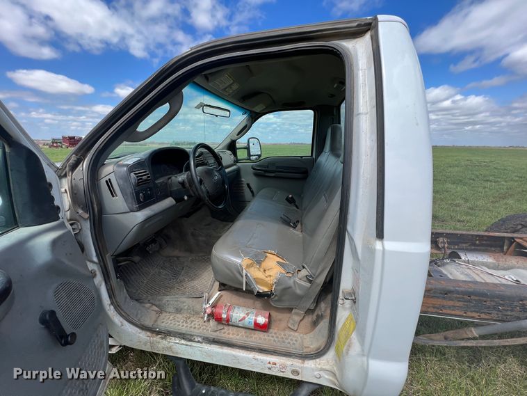 image for item JQ9044 2005 Ford F450 Super Duty  truck cab and chassis