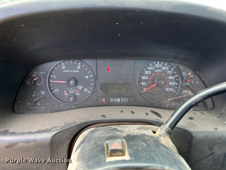 image for item JQ9044 2005 Ford F450 Super Duty  truck cab and chassis