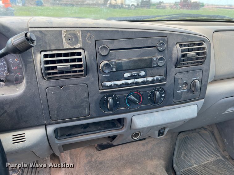 image for item JQ9044 2005 Ford F450 Super Duty  truck cab and chassis