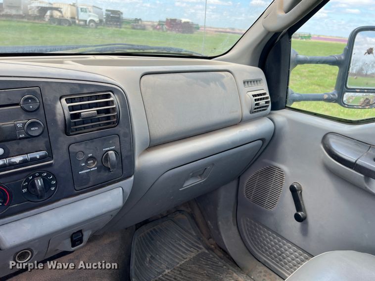 image for item JQ9044 2005 Ford F450 Super Duty  truck cab and chassis