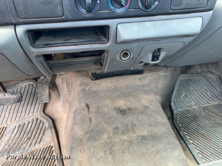 image for item JQ9044 2005 Ford F450 Super Duty  truck cab and chassis