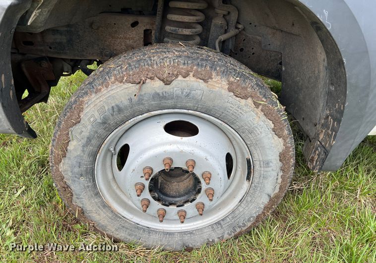 image for item JQ9044 2005 Ford F450 Super Duty  truck cab and chassis