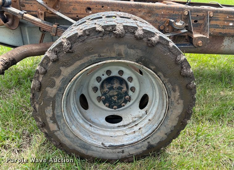 image for item JQ9044 2005 Ford F450 Super Duty  truck cab and chassis