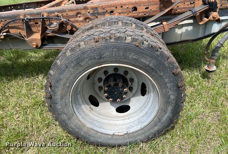 image for item JQ9044 2005 Ford F450 Super Duty  truck cab and chassis