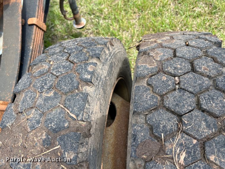 image for item JQ9044 2005 Ford F450 Super Duty  truck cab and chassis