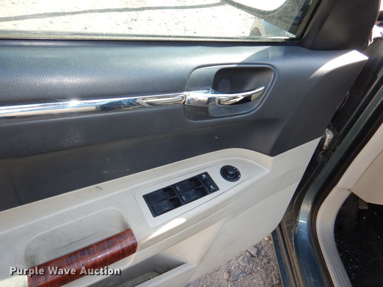 image for item JY9224 2005 Chrysler 300 Limited