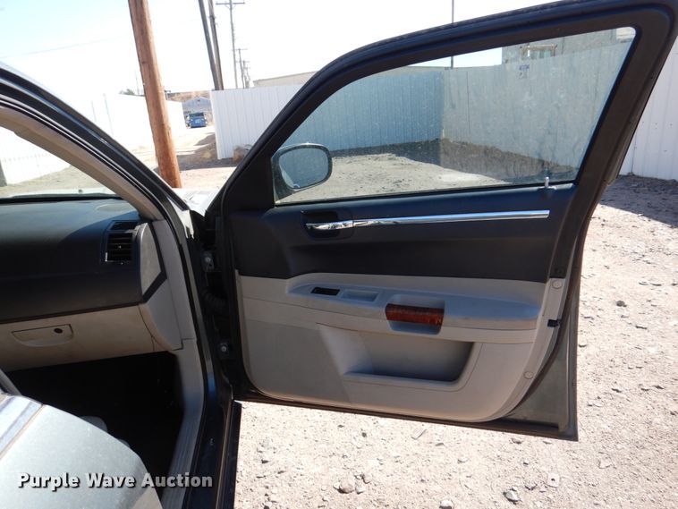 image for item JY9224 2005 Chrysler 300 Limited