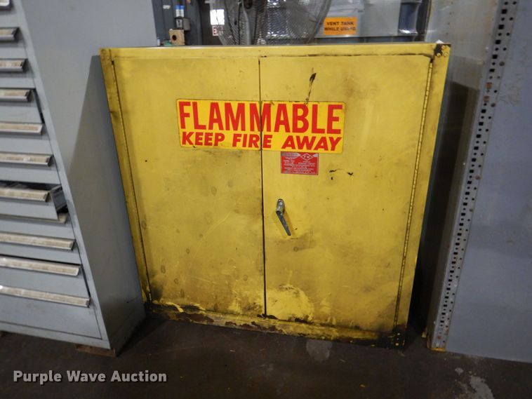 image for item KE9016 (6) metal storage cabinets