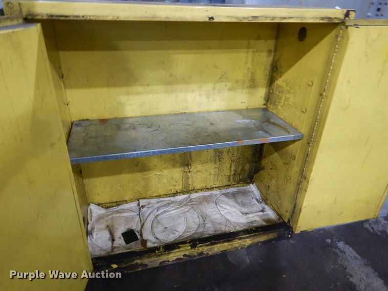 image for item KE9016 (6) metal storage cabinets