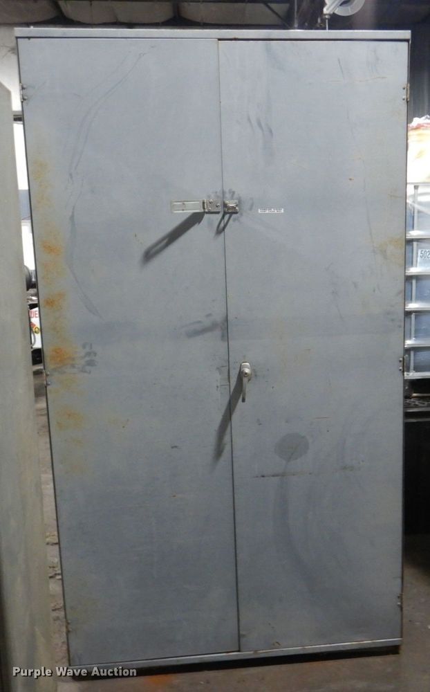 image for item KE9016 (6) metal storage cabinets