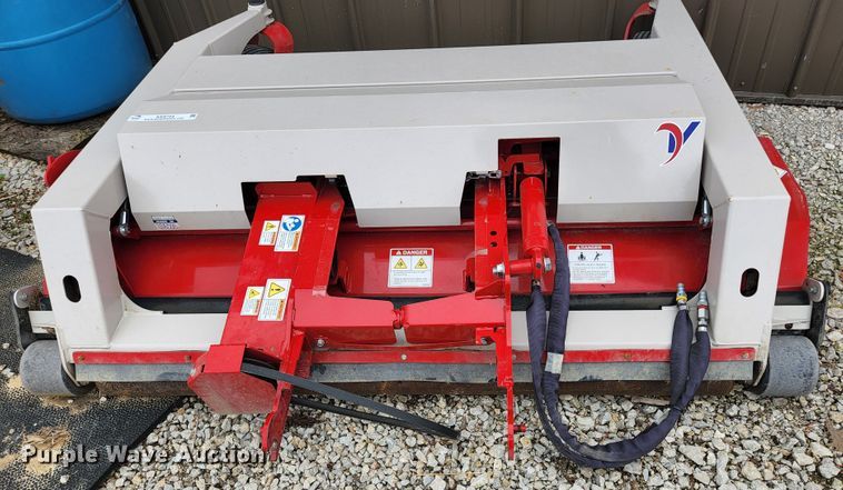 image for item KE9724 Ventrac MJ720  mower deck