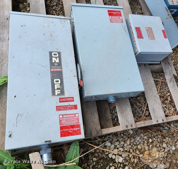 image for item KE9740 (82) solar panels