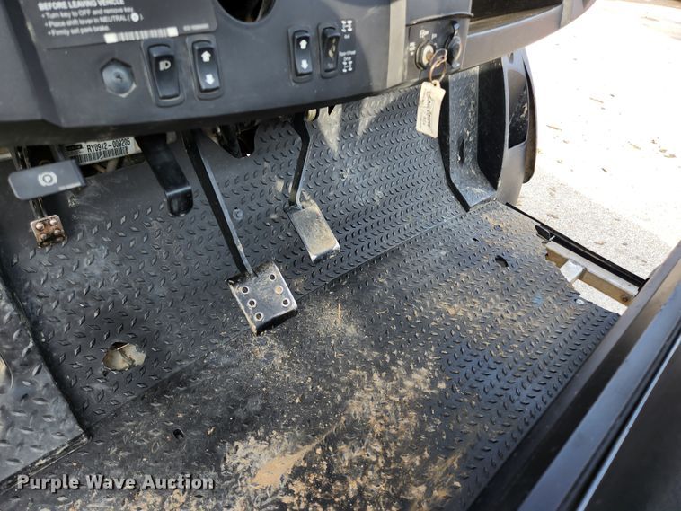 image for item KE9747 2009 Club Car XRT 1550  utility vehicle