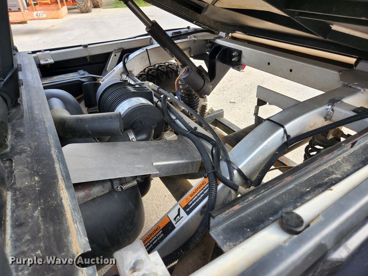 image for item KE9747 2009 Club Car XRT 1550  utility vehicle