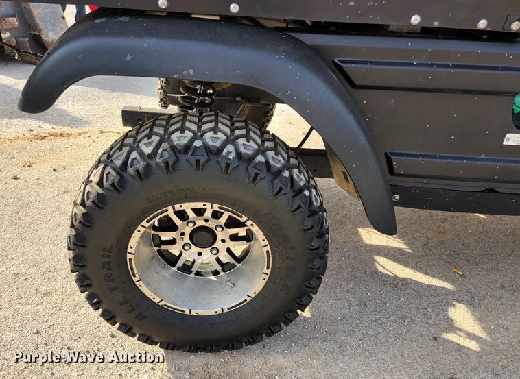 image for item KE9747 2009 Club Car XRT 1550  utility vehicle