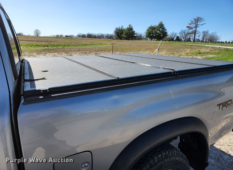 image for item KE9798 2002 Toyota Tundra  Access Cab pickup truck