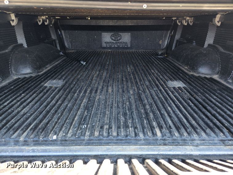 image for item KE9798 2002 Toyota Tundra  Access Cab pickup truck