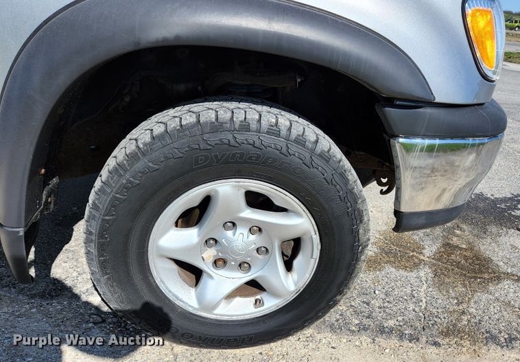 image for item KE9798 2002 Toyota Tundra  Access Cab pickup truck