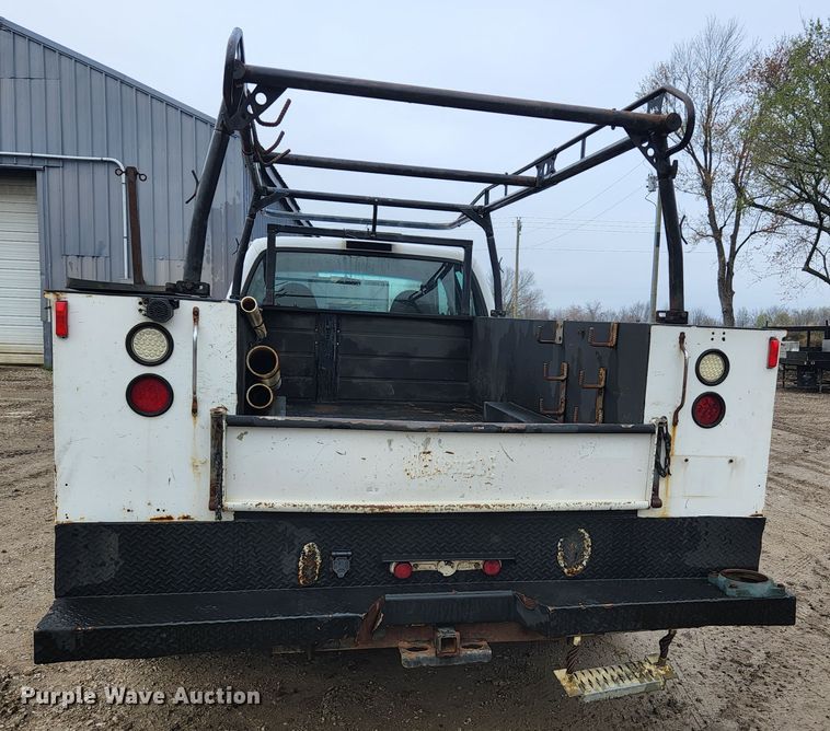 image for item KE9842 2004 Ford F550 Super Duty XL  Crew Cab utility / service truck