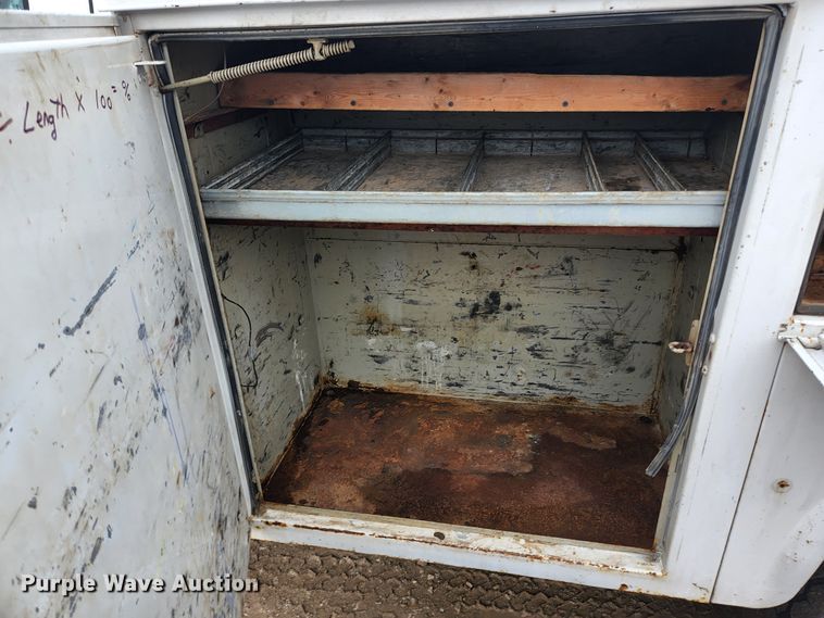 image for item KE9842 2004 Ford F550 Super Duty XL  Crew Cab utility / service truck