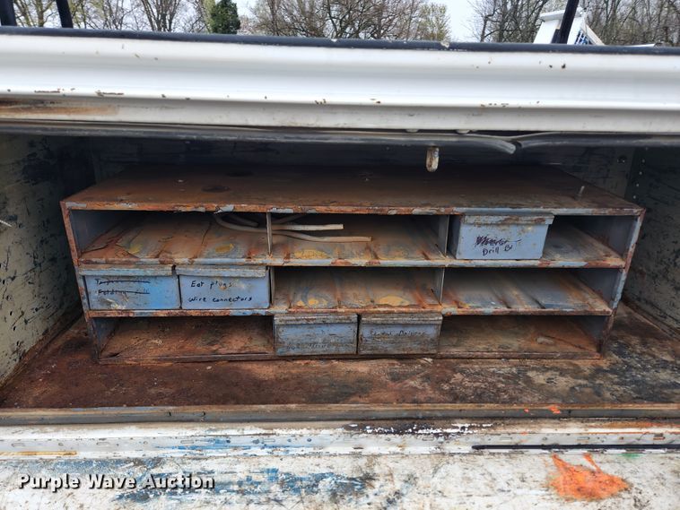 image for item KE9842 2004 Ford F550 Super Duty XL  Crew Cab utility / service truck