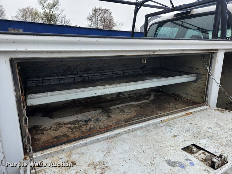 image for item KE9842 2004 Ford F550 Super Duty XL  Crew Cab utility / service truck