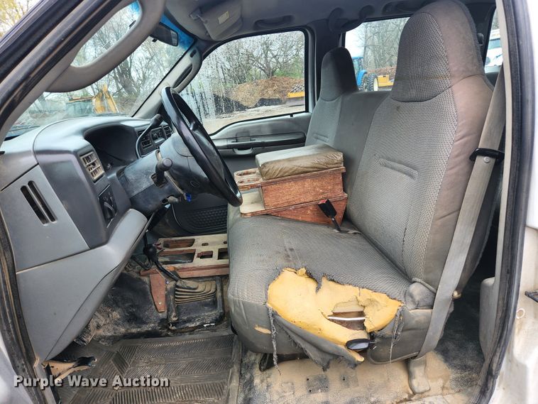 image for item KE9842 2004 Ford F550 Super Duty XL  Crew Cab utility / service truck