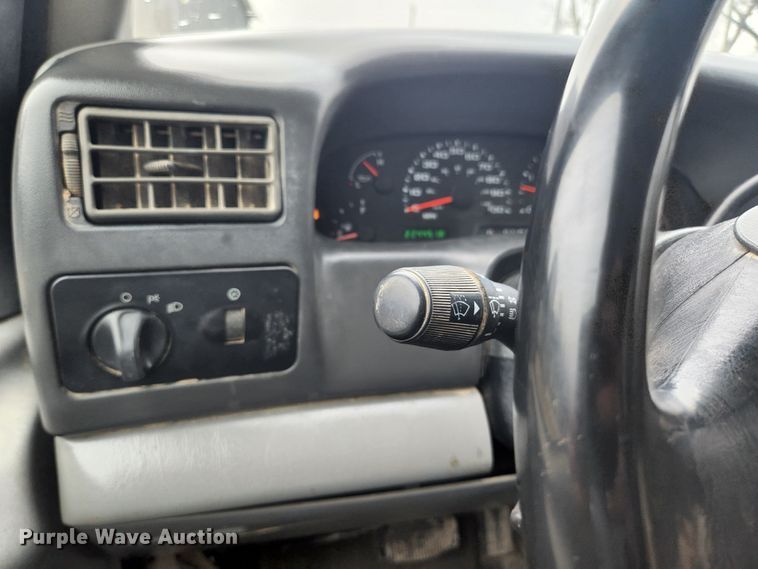 image for item KE9842 2004 Ford F550 Super Duty XL  Crew Cab utility / service truck