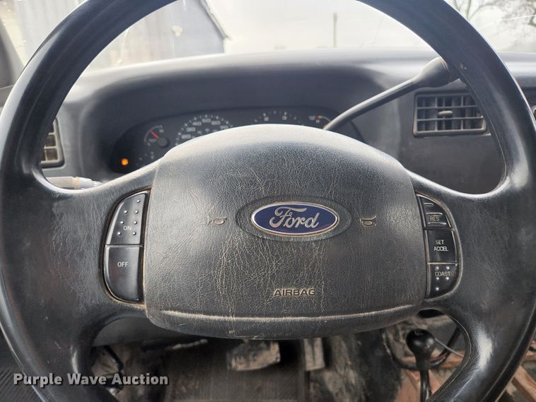image for item KE9842 2004 Ford F550 Super Duty XL  Crew Cab utility / service truck
