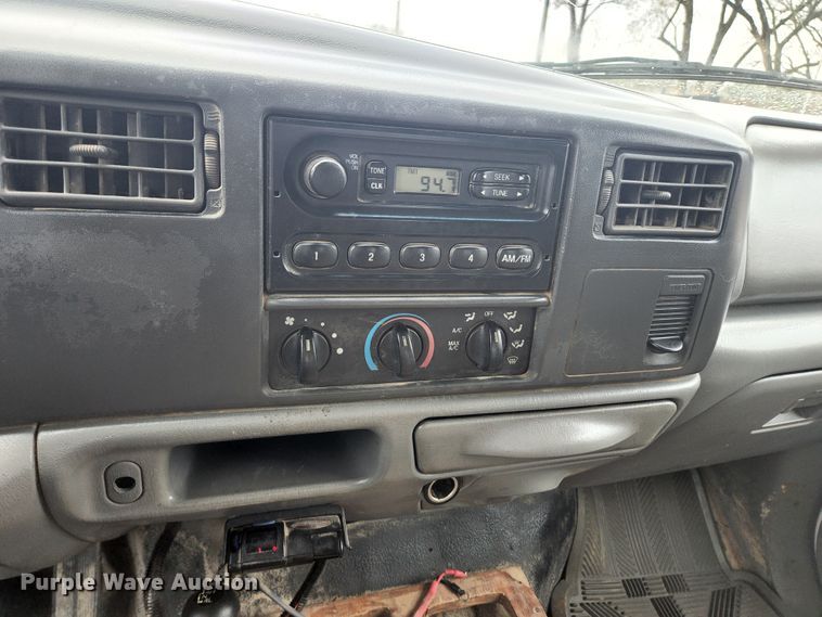 image for item KE9842 2004 Ford F550 Super Duty XL  Crew Cab utility / service truck