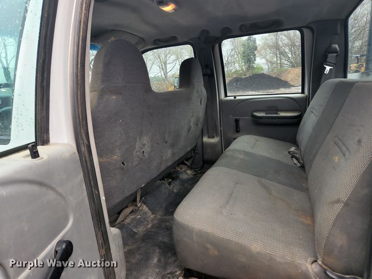 image for item KE9842 2004 Ford F550 Super Duty XL  Crew Cab utility / service truck