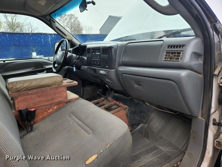 image for item KE9842 2004 Ford F550 Super Duty XL  Crew Cab utility / service truck