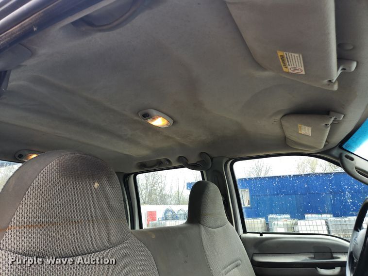 image for item KE9842 2004 Ford F550 Super Duty XL  Crew Cab utility / service truck