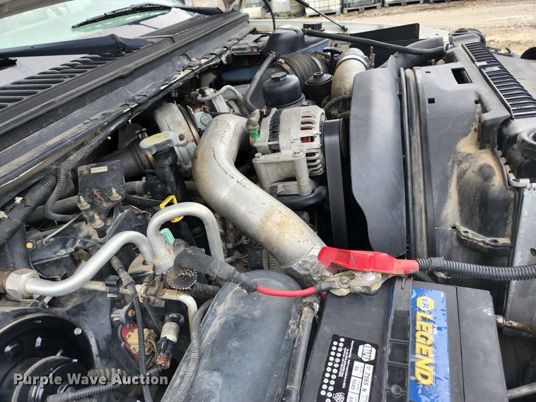 image for item KE9842 2004 Ford F550 Super Duty XL  Crew Cab utility / service truck