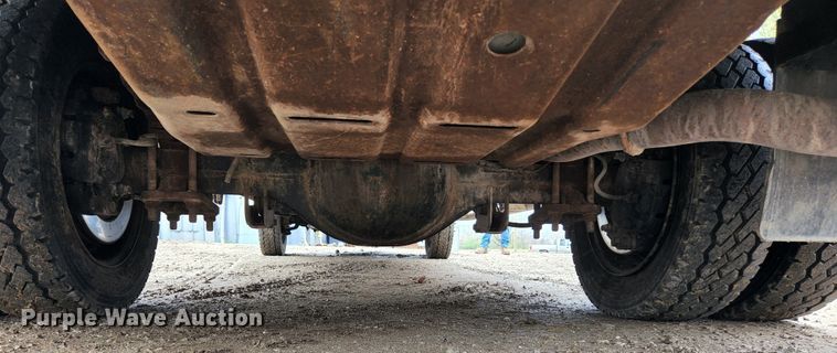 image for item KE9842 2004 Ford F550 Super Duty XL  Crew Cab utility / service truck