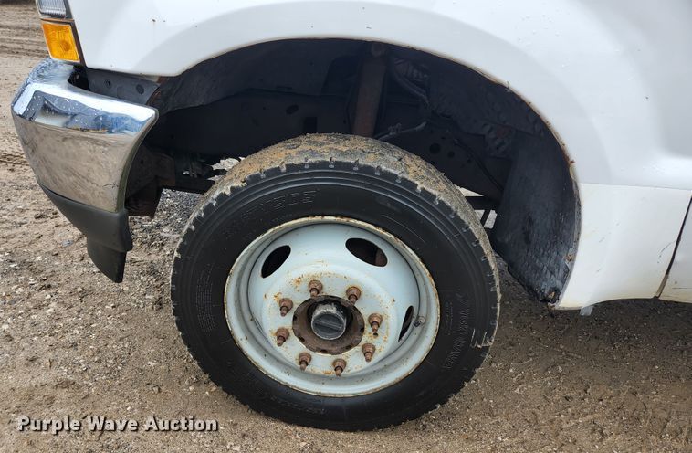 image for item KE9842 2004 Ford F550 Super Duty XL  Crew Cab utility / service truck