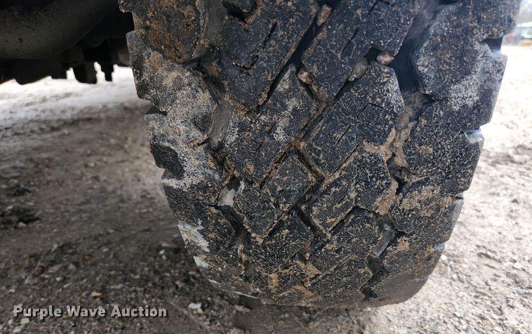 image for item KE9842 2004 Ford F550 Super Duty XL  Crew Cab utility / service truck