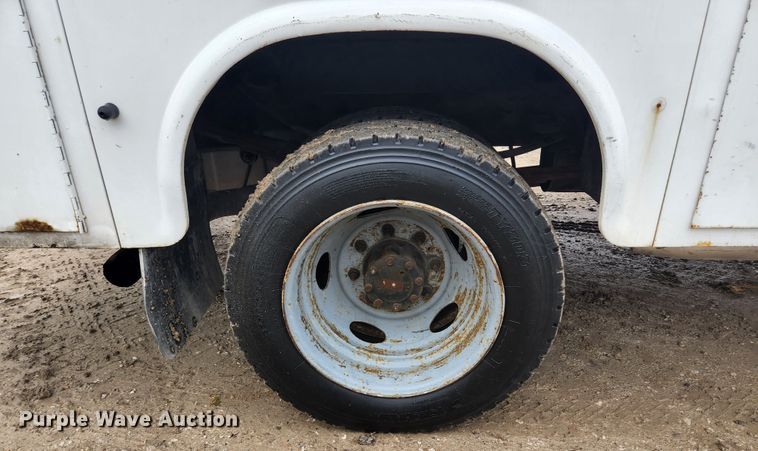 image for item KE9842 2004 Ford F550 Super Duty XL  Crew Cab utility / service truck